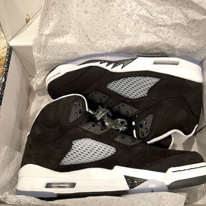 Jordan 5 “Moonlight” 2021 release